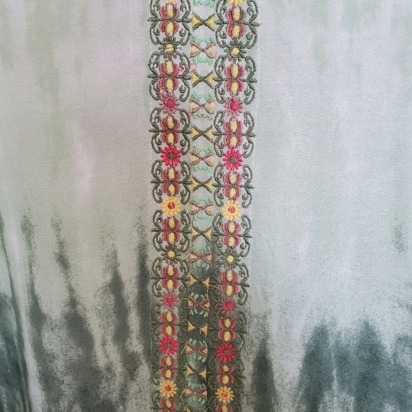 CUPIO TIE DYE TWO TONE GREEN TOP EMBROIDERED LONG SLEEVE SPLIT NECK WOMENS (M) - Picture 4 of 10